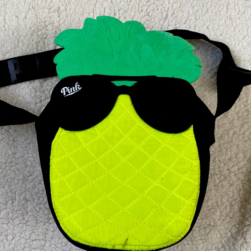PINK Victoria Secret pineapple insulated lunch/ party bag.